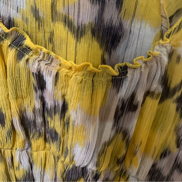 BCBG MaxAzria lightweight gauzy yellow top with small ruffle at front neckline - Picture 9 of 9